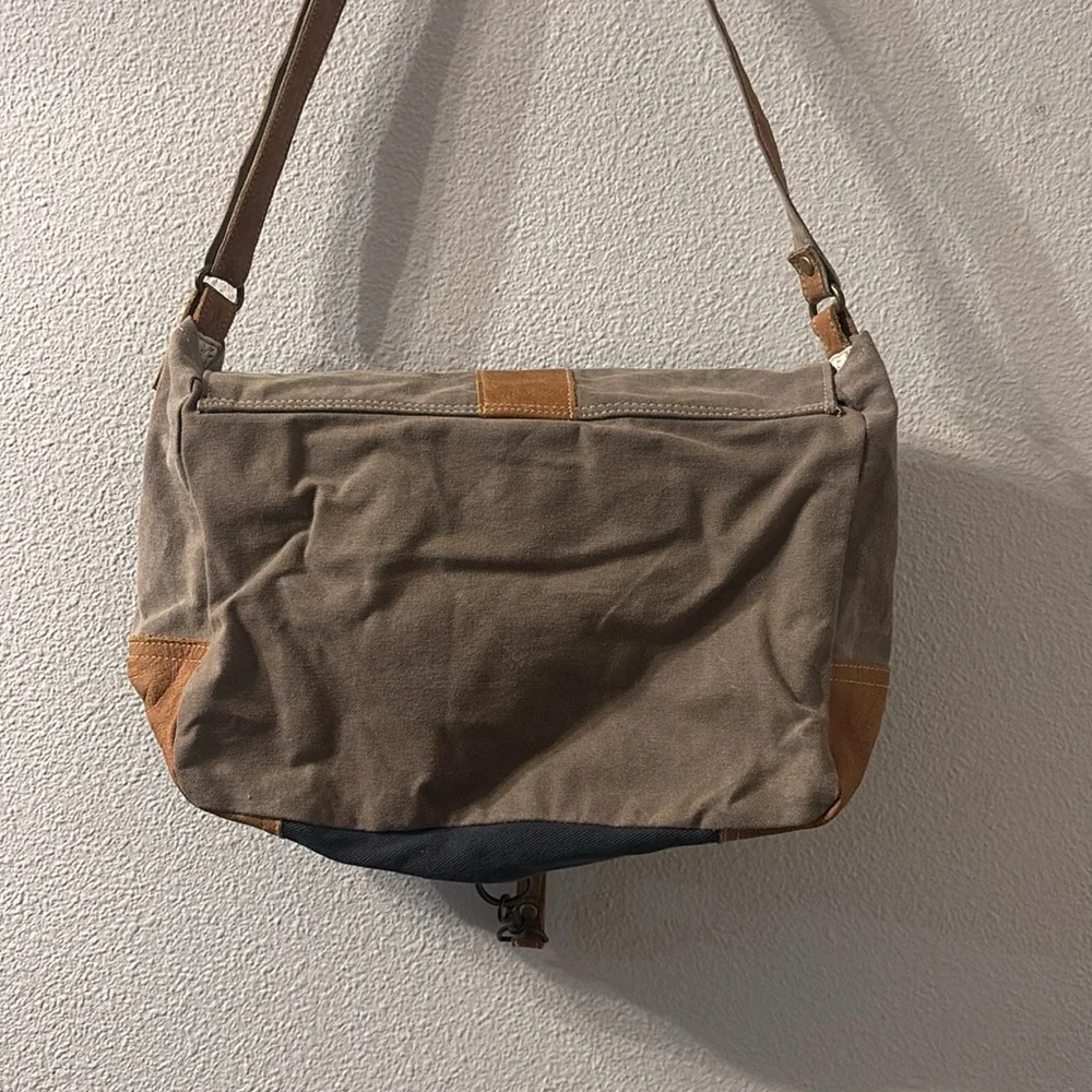 Myra Bag myra messenger